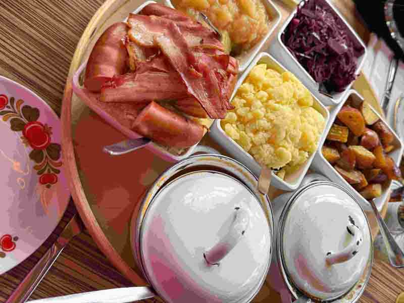 Eating-Out A-Guide-to-Dutch-Dining-Culture