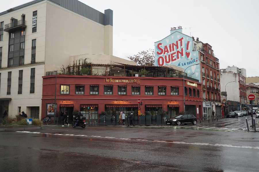 LeBouillonduCoq restaurant photo on a winter day at Saint Ouen.