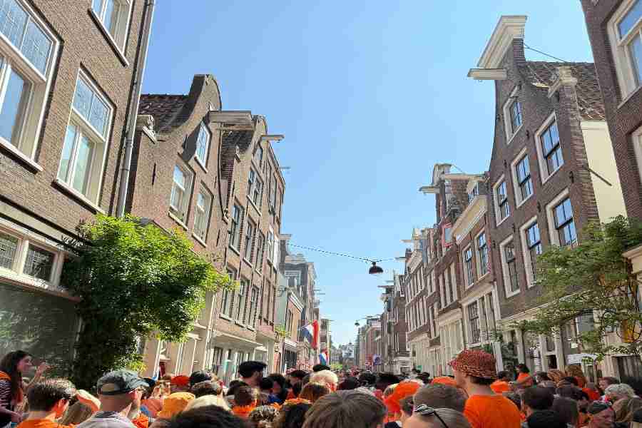 Kings-Day-Crowds